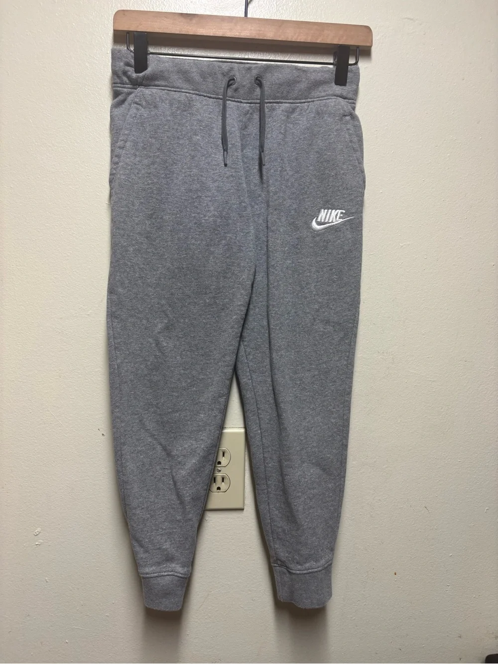 Nike Joggers Boys medium Gray pull on tapered leg